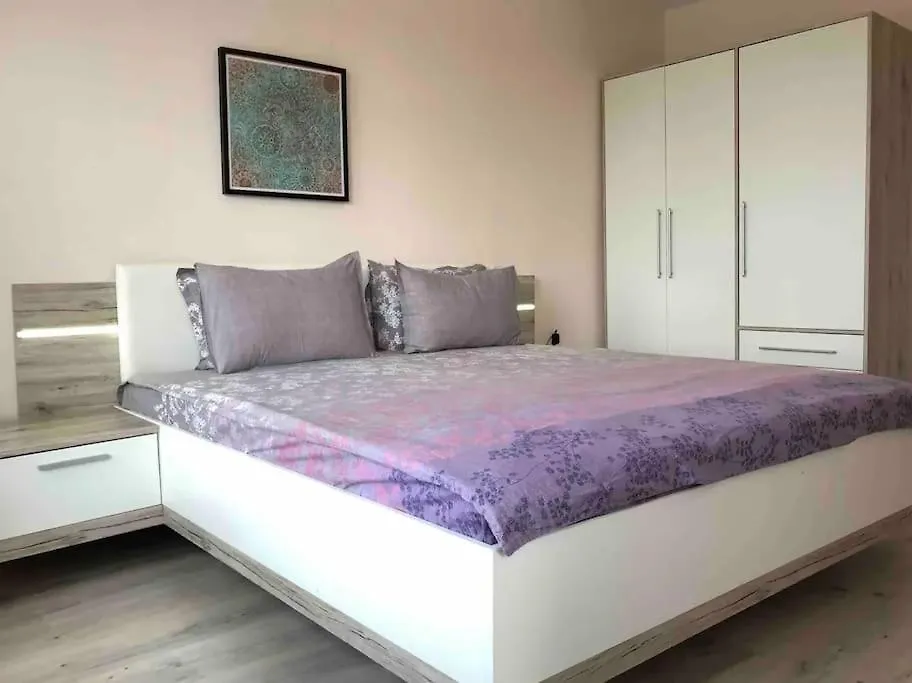 Hot Cosy And Spacious Central Flat Near Sea Garden Burgas